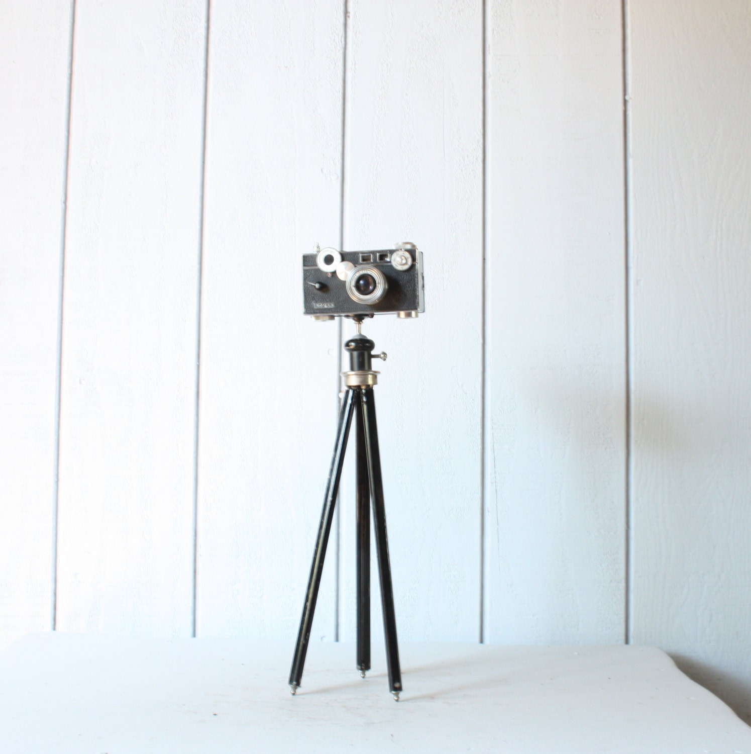 Travel Tripod // Metal Adjustments