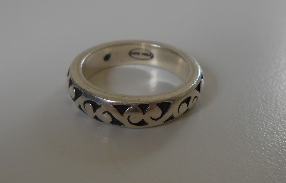 Lois HILL Stacking Ring Sterling Silver Size 6. Band with Scrolls