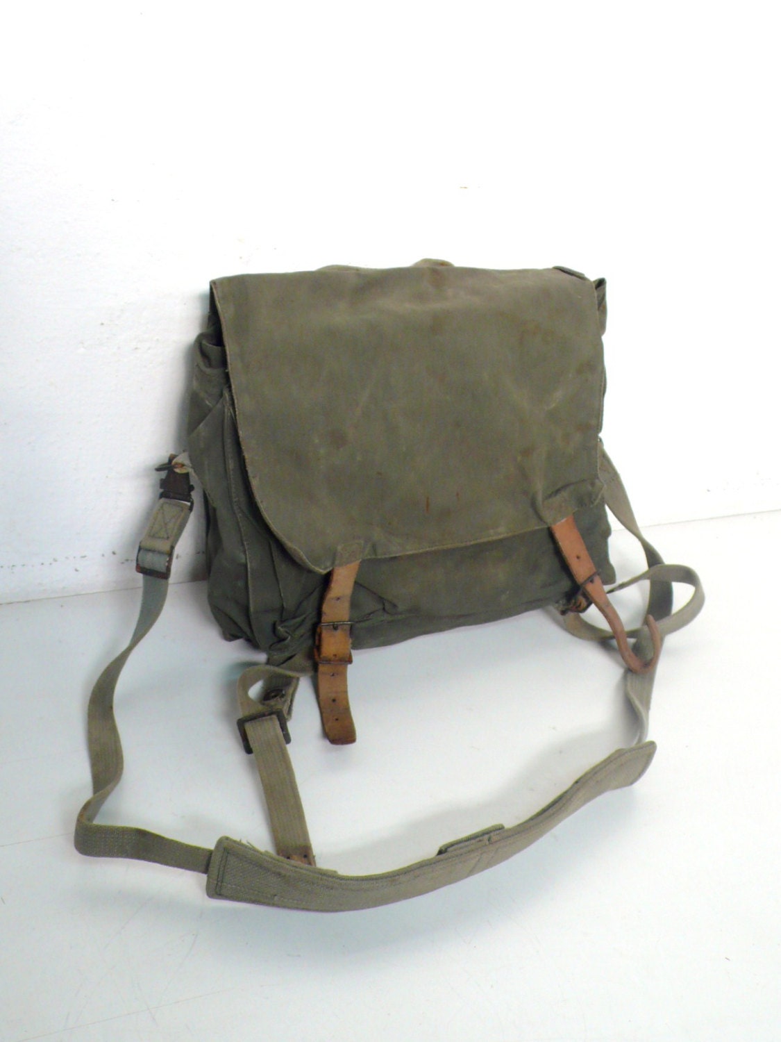 vintage    military  mountain bag pack cold war era