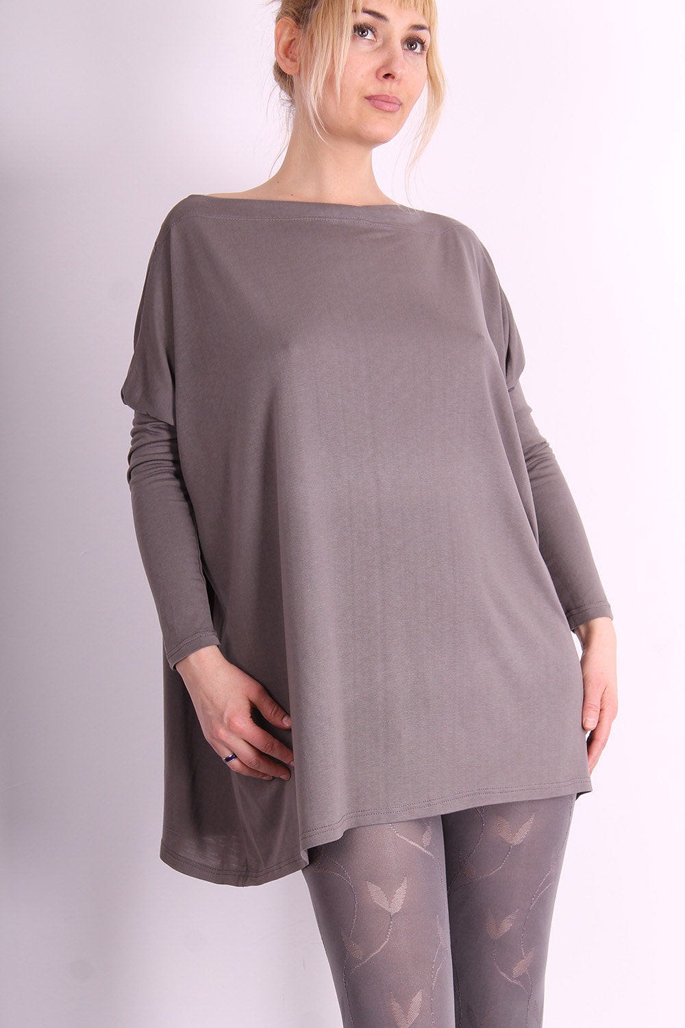 TILI - Simple gray wide top shirt Tshirt blouse with long sleeves