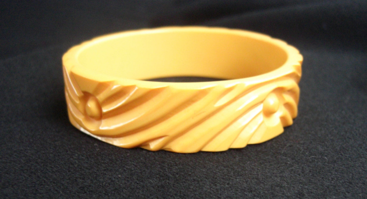 Vintage Bakelite Bangle Buttery Yellow Deeply Carved Bracelet