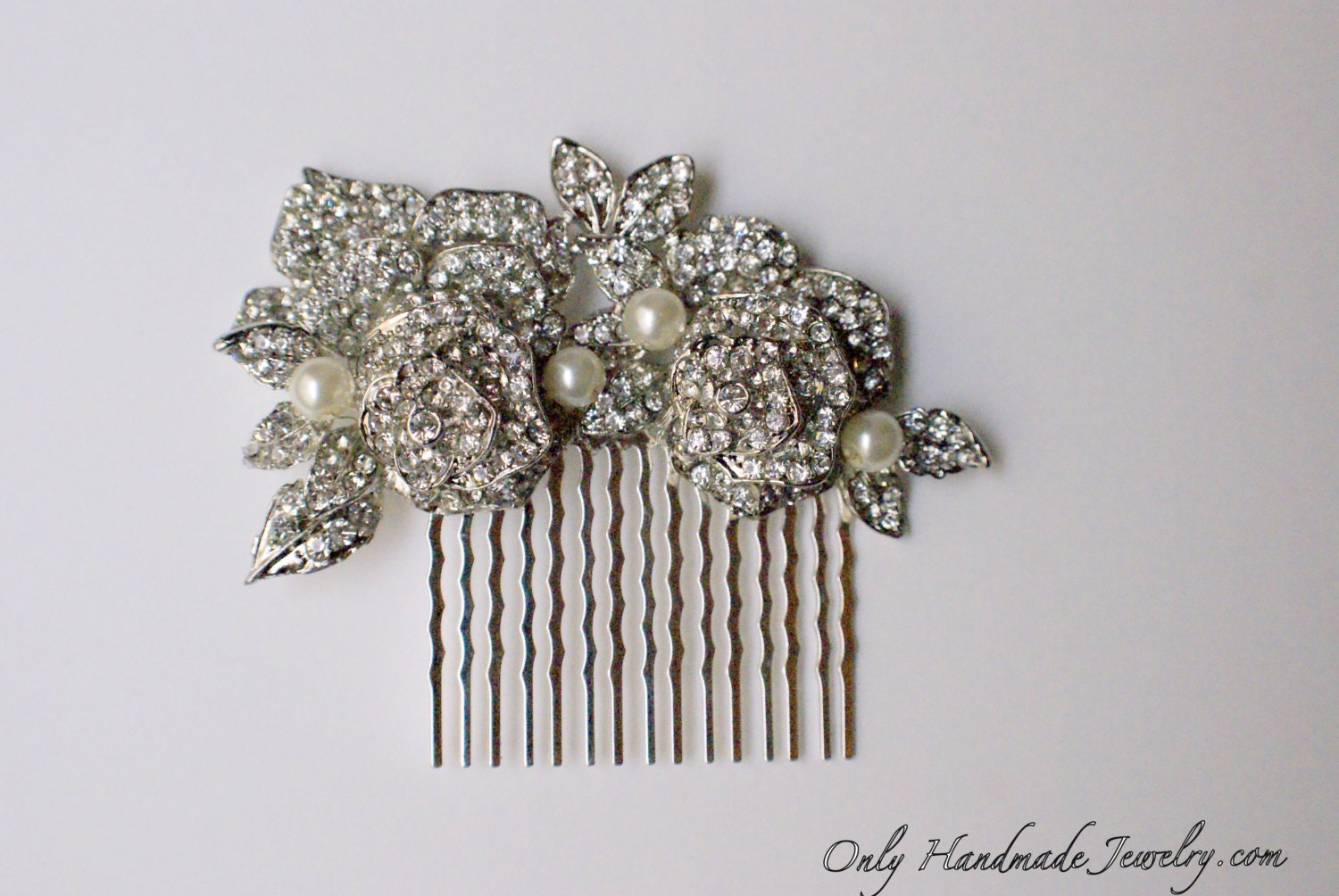 Bridal flowers hair comb. Vintage style crystal wedding hair piece. Bridal head piece crystals roses. Bridal party. Bridesmaids gifts