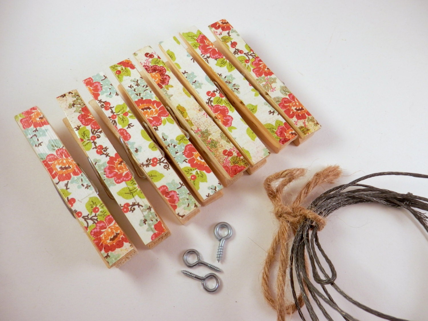 Photo Clothesline. Vintage Floral Hanging Picture Frame. Photo. Pegs. Clothesline Frame. Home Office. Wall Decoration.