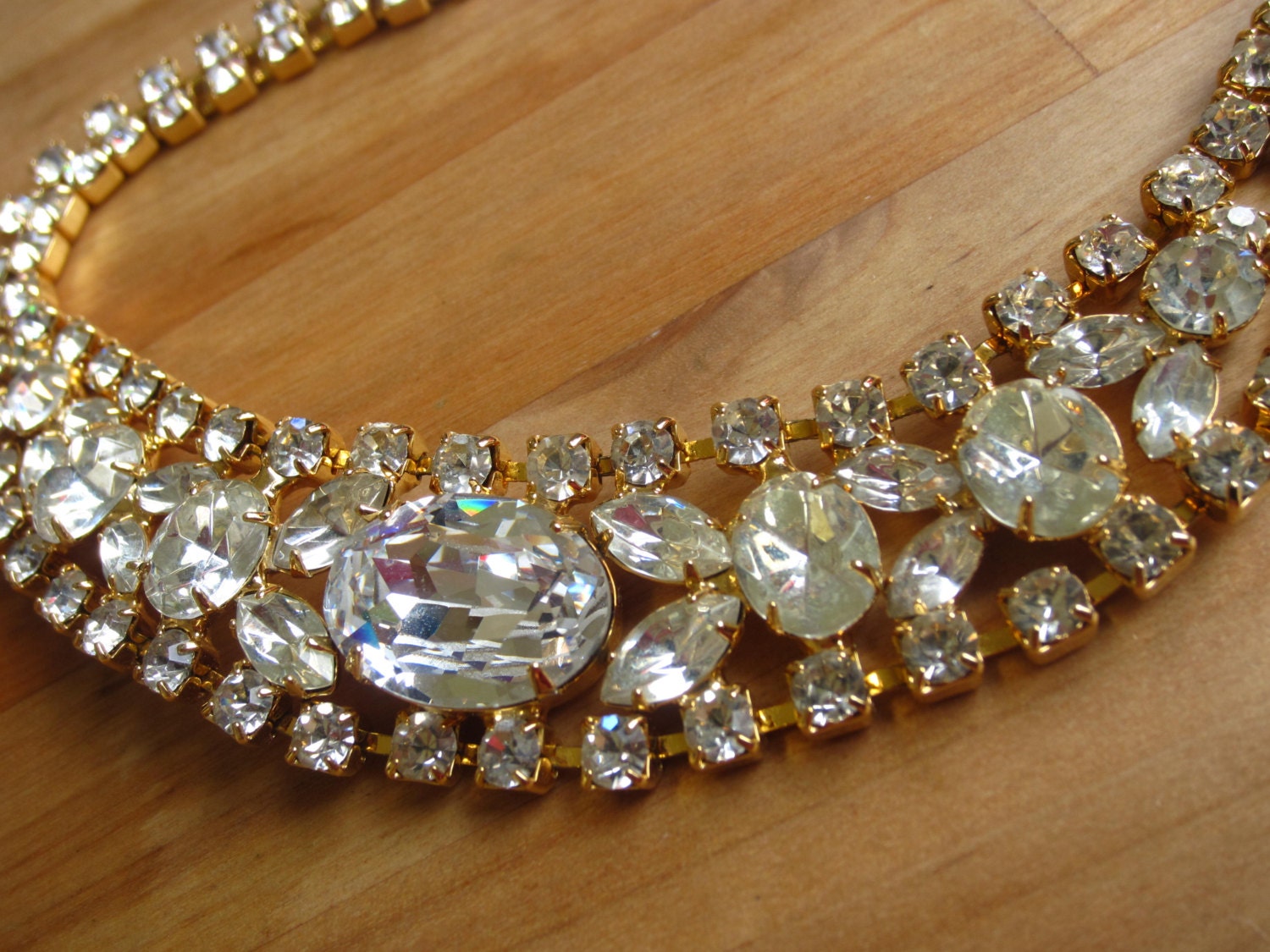 Absolutely dazzling Trifari necklace in excellent condition