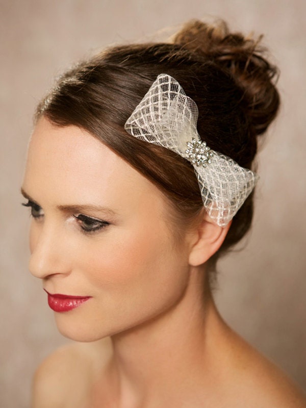 Mini Ivory Bow, Bridal Hair Accessories, Birdcage, Crystal Bow Fascinator, Wedding Hair Clip, Vintage Style Headpiece, Bridal Hair Piece