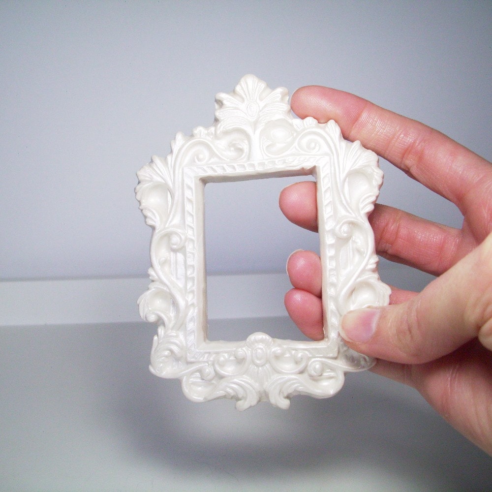 Hollywood Regency thumbtack, White push pin frame, pearl finish - Decorative Cork Board Frame