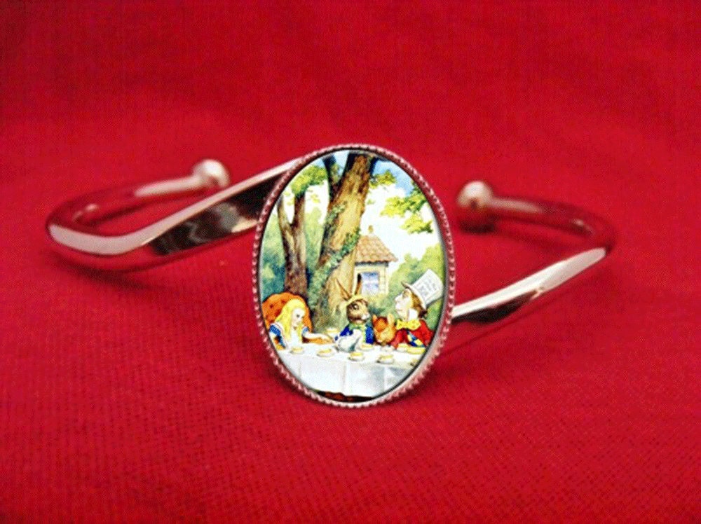 Alice in Wonderland Tea Party Mad Hatter Classic Novel Trendy Silver Tone Cuff Bracelet Bezel