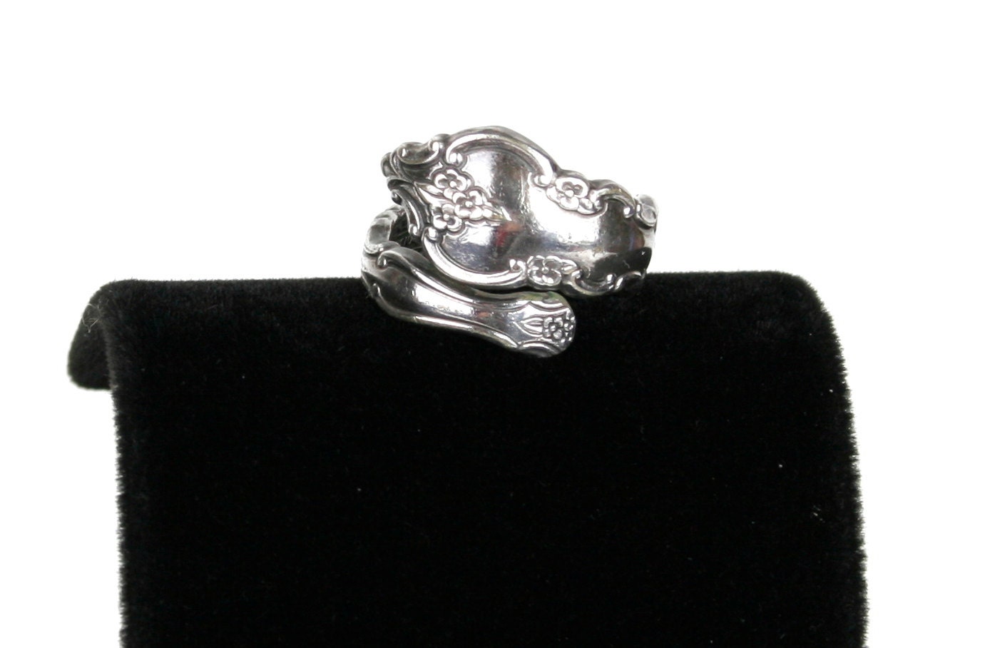 Vintage International Deepsilver Spoon Ring Size 5.75 in Silverplate circa 1960s.
