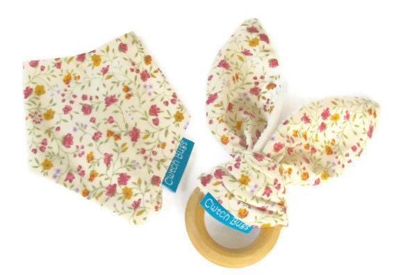 Newborn Gift Set Bandana Bib & Natural Teething Ring Soother...a Spring baby gift idea from Cwtch Bugs