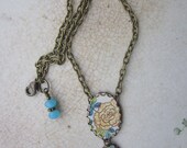 Tin Necklace "Blooms and Leaves" Tin for the Ten Year Anniversary