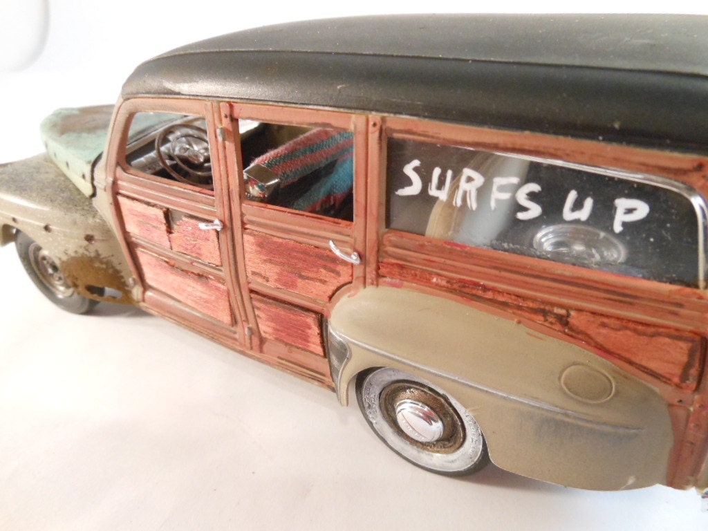 Ford Woody 1/24 scale model station wagon car in tan