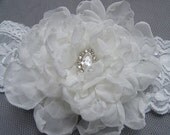 Bridal Garter, Ivory White Flower Garter Rhinestone.  Lacey Floral Garter, Flower Garter, Lace Vintage Style Wedding Garter