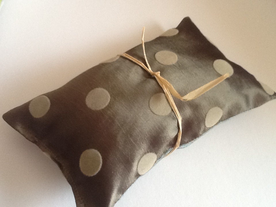 Dotted Flocking Pattern Hops Pillow - Sleep Aid Aromatherapy Pillow