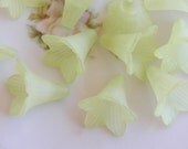 21mm Frosted Light Yellow-Green Acrylic Long Elegant Trumpet Flower Beads, 8 PC (C16)