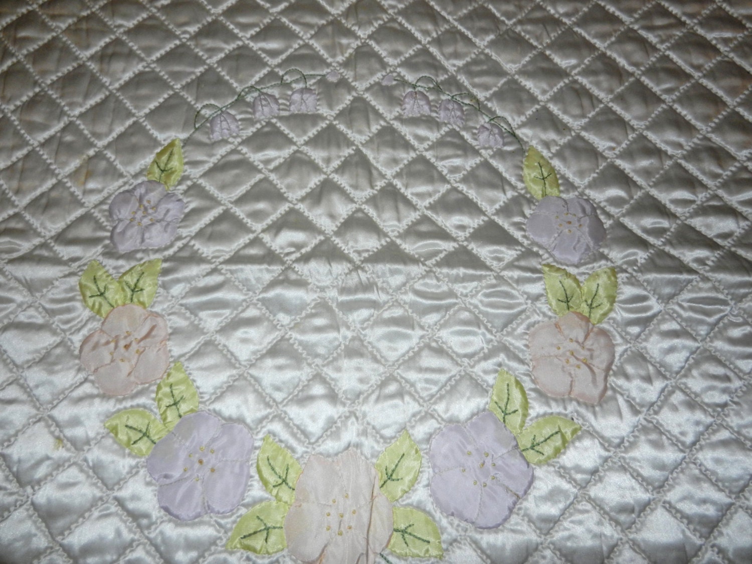 Vintage Satin Quilted Baby Crib Quilt with Floral Applique Wreath c 1950 35"x46"