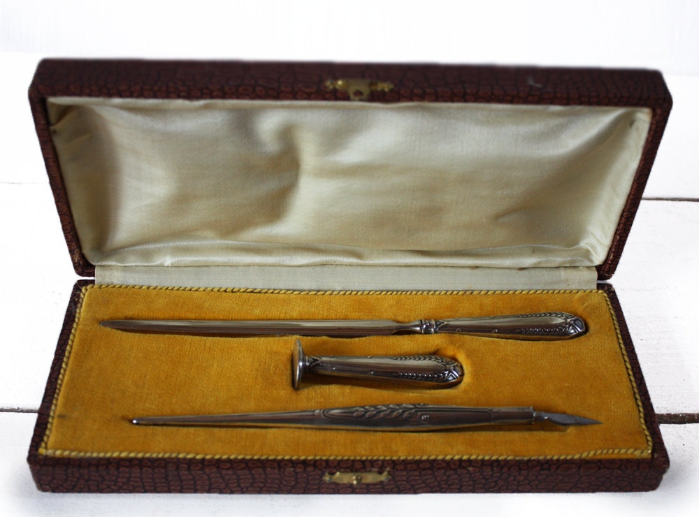 Exceptionnal antique french ART DECO CALLIGRAPHY set in its original box