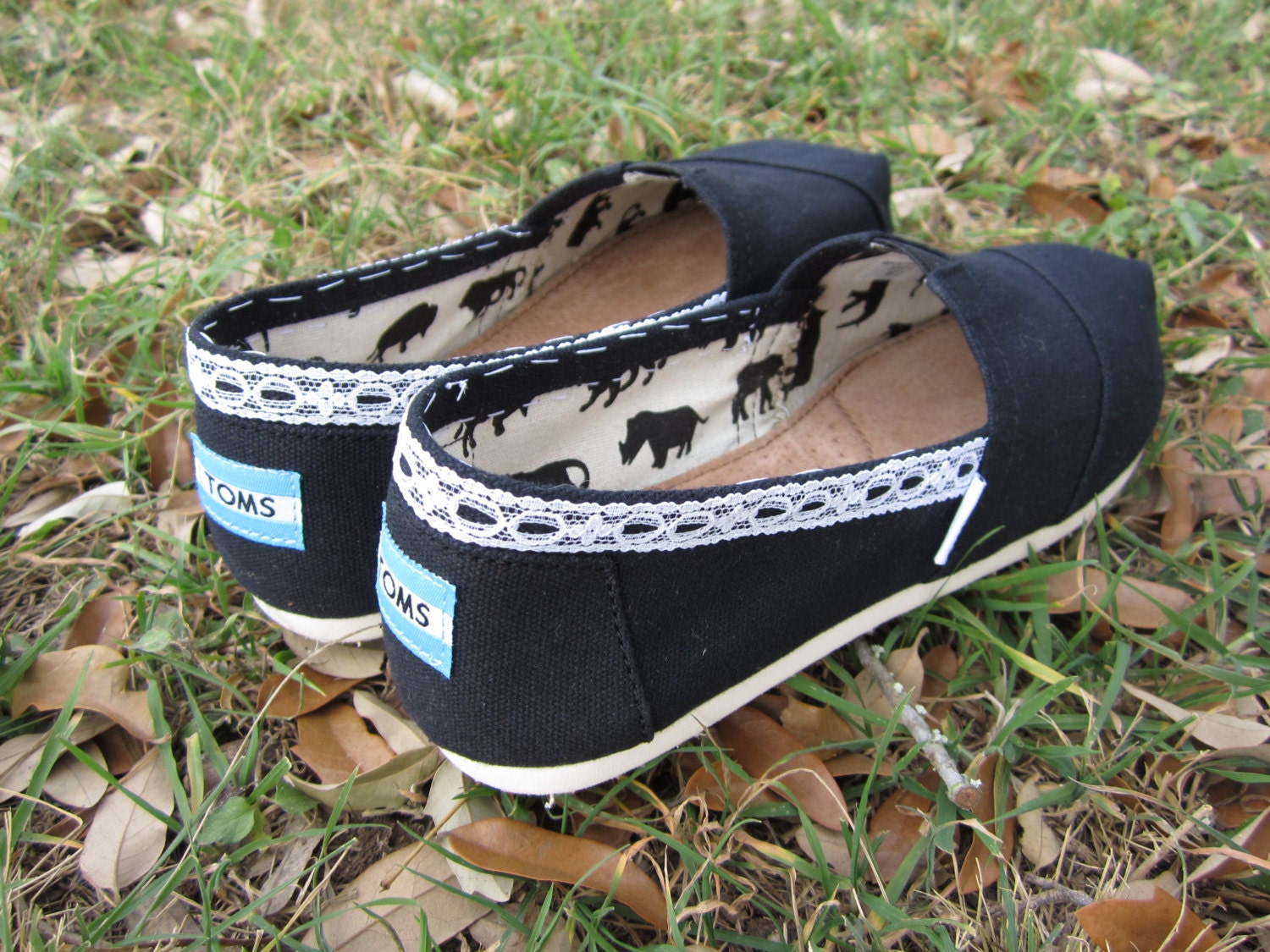 Fancy Custom Lace Toms