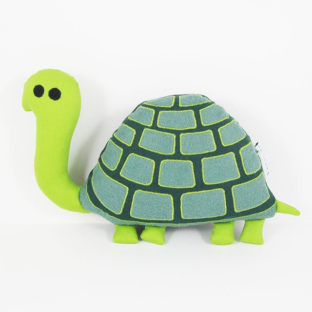 Léon the green turtle plush - Handmade stuffed toy - Free shipping - Ready to ship