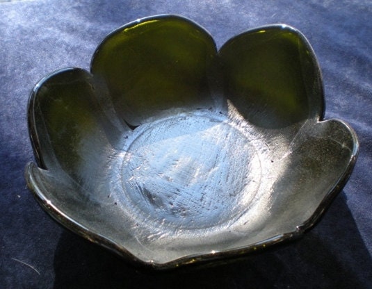 RECYCLING GREEN BOTTLES into bowls, functional bowls, home decor, housewares, party bowls, candle bowls, bowls, glas bowls