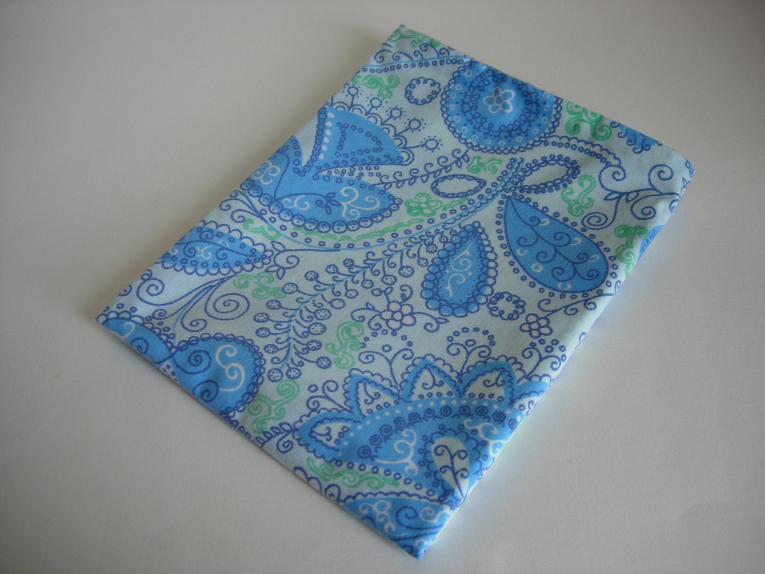 Retro 1970s Jazzy Scrolly Pillowcase Blue White and Green