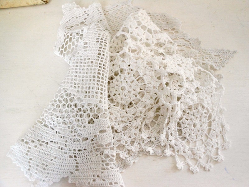 Set of 2 vintage white crochet pieces, handmade crochet pieces