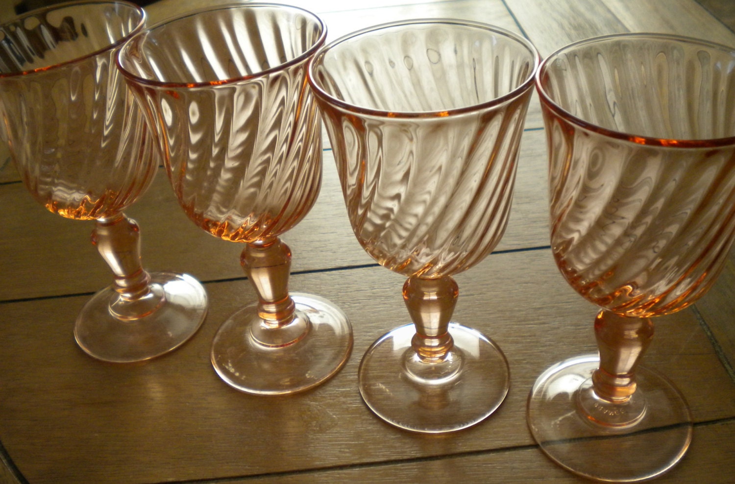 Rosaline Pink Swirl Wine Glasses// France//Set of Four