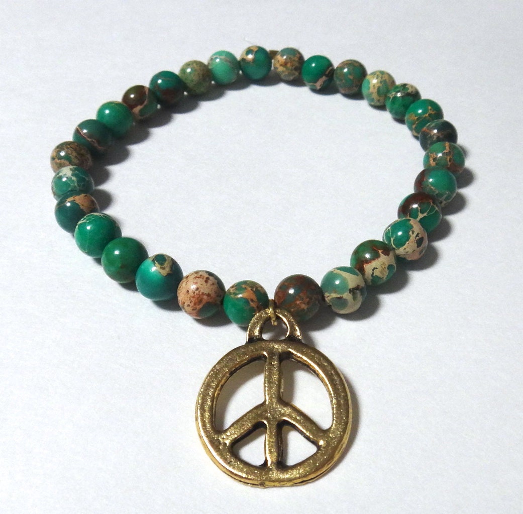 Green Magnesite Beaded Bracelet with Gold Peace Sign