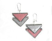 Geometric earrings zipper and leatherette, silver and pink, Hand painted, Chevron Earrings, geometric jewelry, recycled jewelry