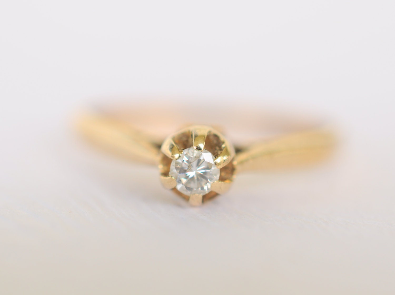SALE ////// vintage 1980s / diamond solitaire 9k gold ring // SIMPLE WEDDING