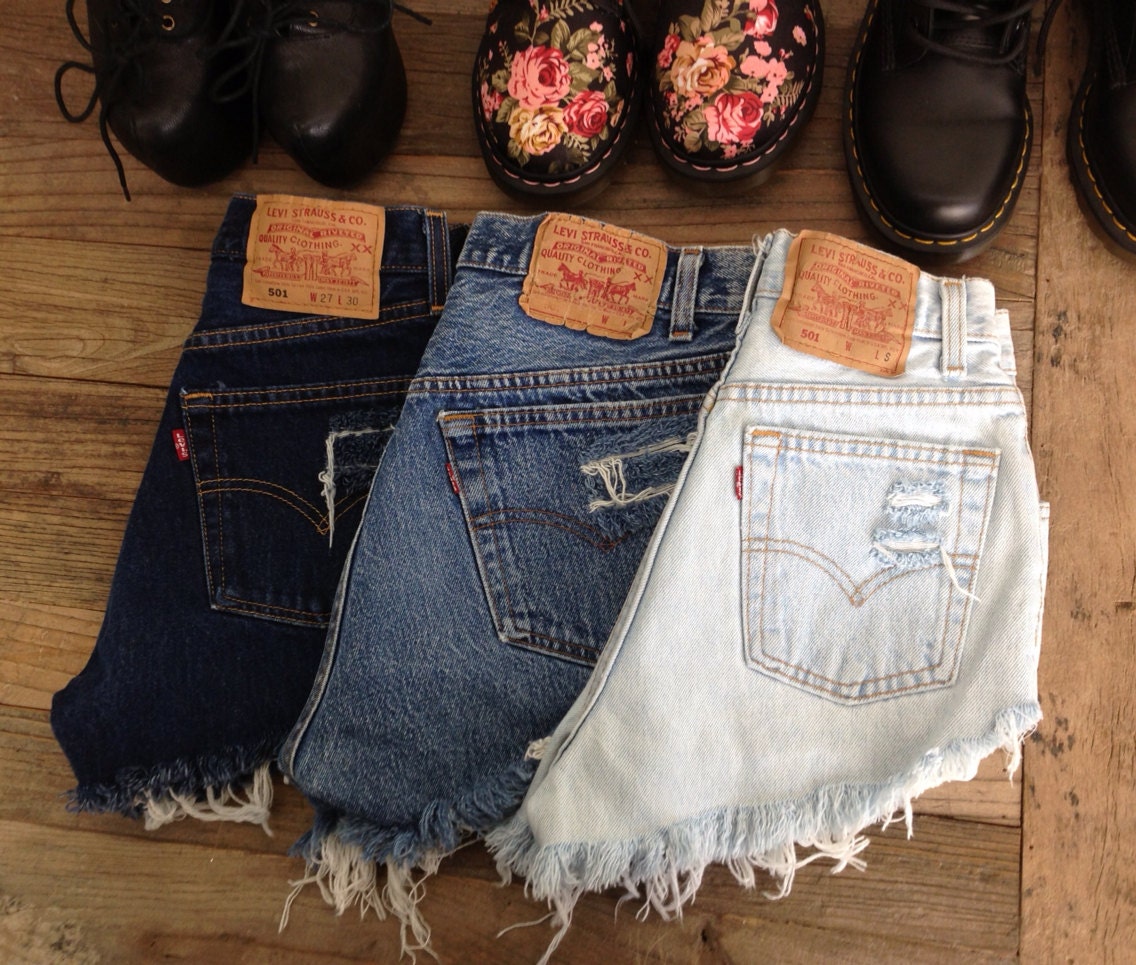 CLASSIC Vintage LEVIS High Waisted Denim Cut-Off Shorts XXS
