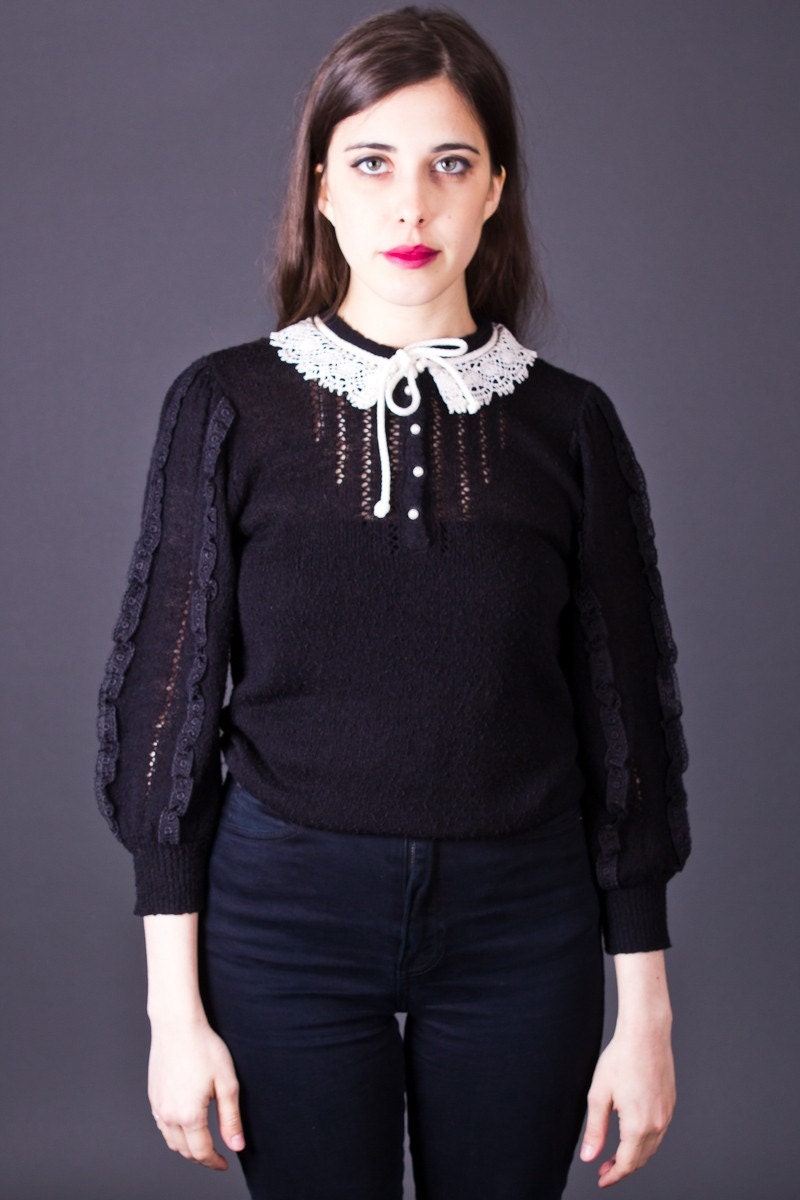80s Vintage Crochet Collar Sweater in Black & Cream