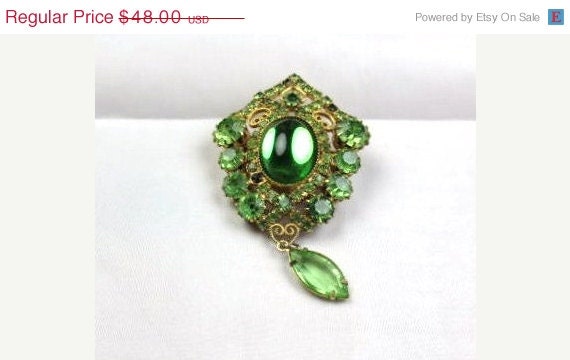 Victorian Revival Green Rhinestone Millegrain Brooch 1940s Vintage Jewelry