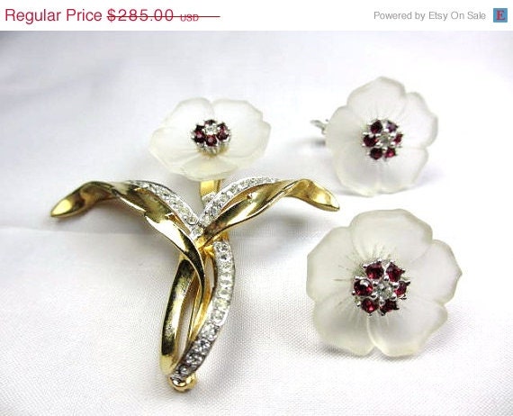 Ciner Poured Glass Ruby Red Rhinestone Brooch w Earrings 1950s Vintage Jewelry