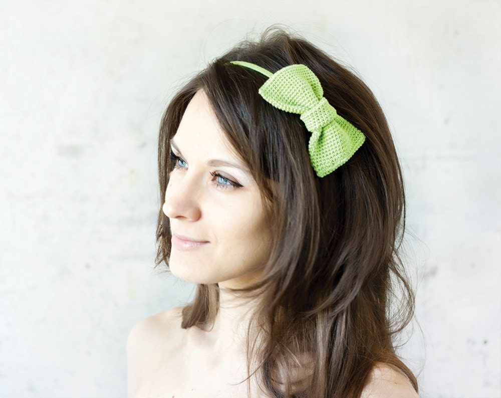Hair Bow. Bow Hairband. Green Knit Bow Hairband. Customisable. Bow hair clip. Bright summer hair accessory.