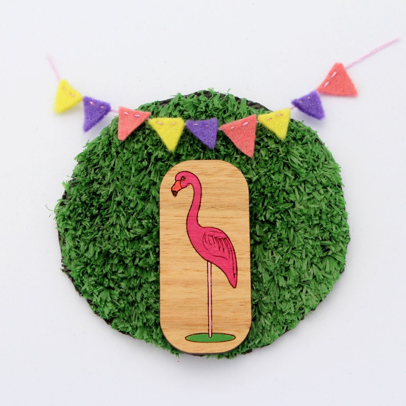 Wood laser cut brooch kitsch pink flamingo - vintage retro style