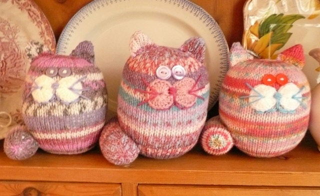 Knitted fairisle cat