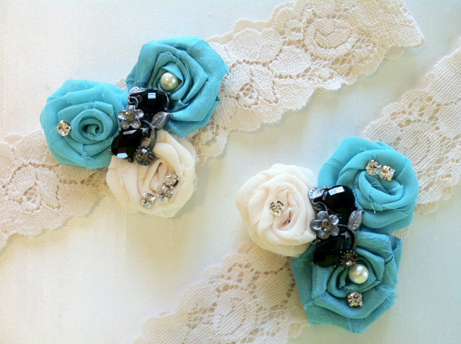 Garter / Something Blue / Tiffany Blue Vintage Inspired Garter/ Garter Set / Ivory Lace Garter