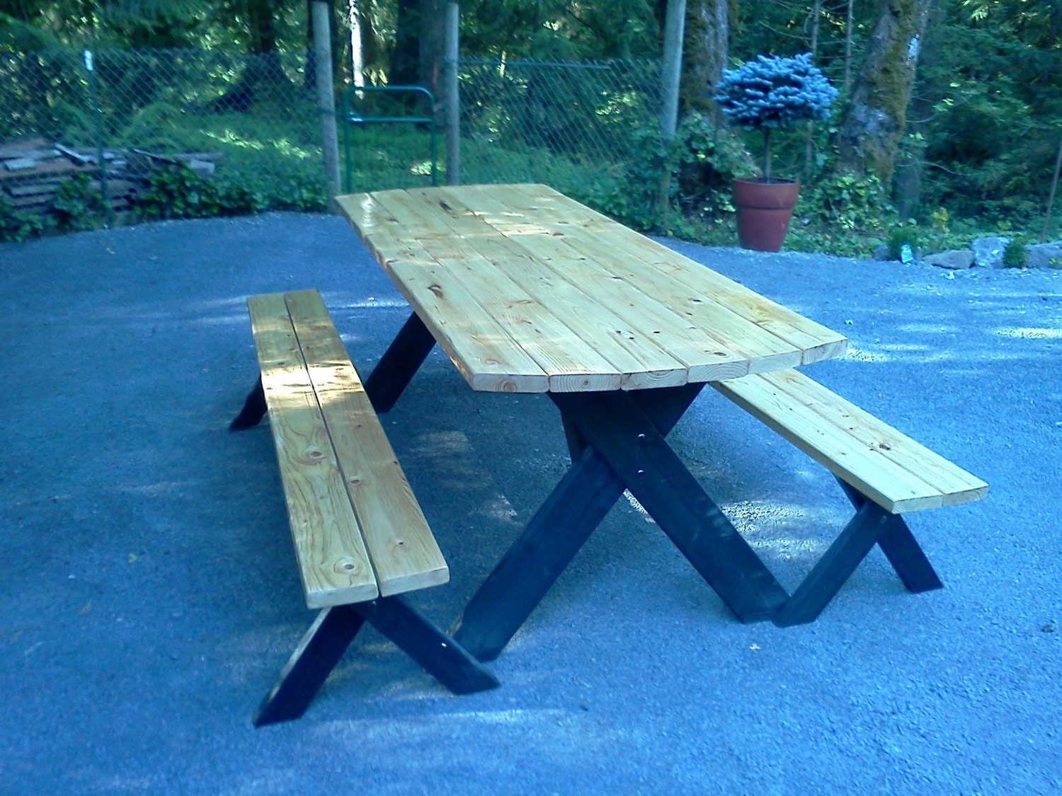 Classic Picnic Table w/ Black Legs