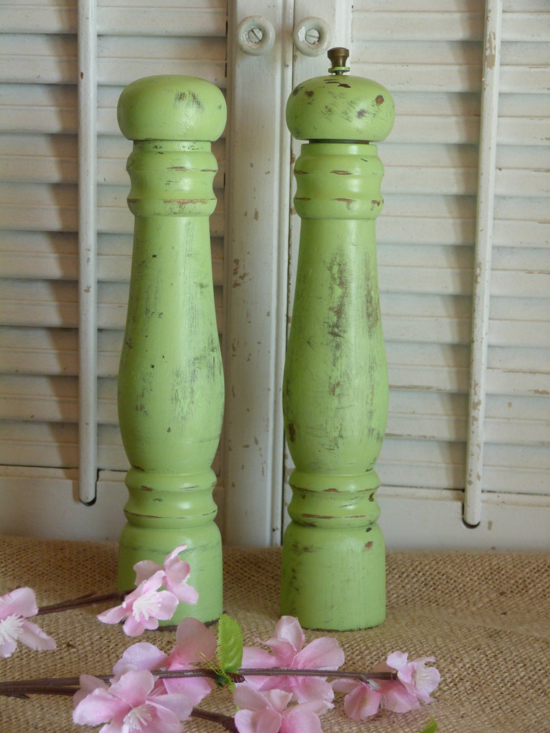 Cottage Chic / Green / Wooden Salt and Pepper Shaker / Shabby and Chic / Farmhouse Style Kitchen / Rustic Decor