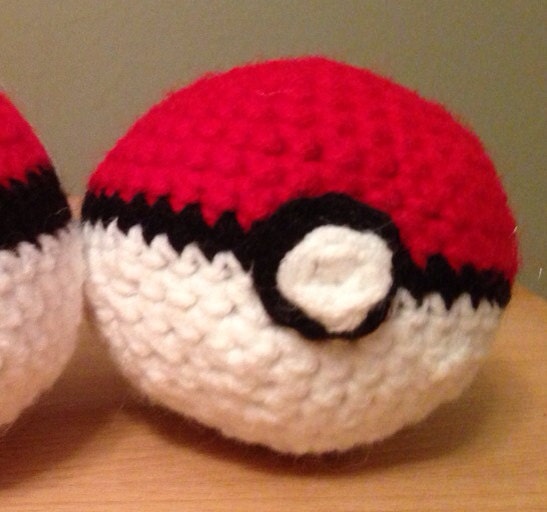 Pokéball - crocheted plush
