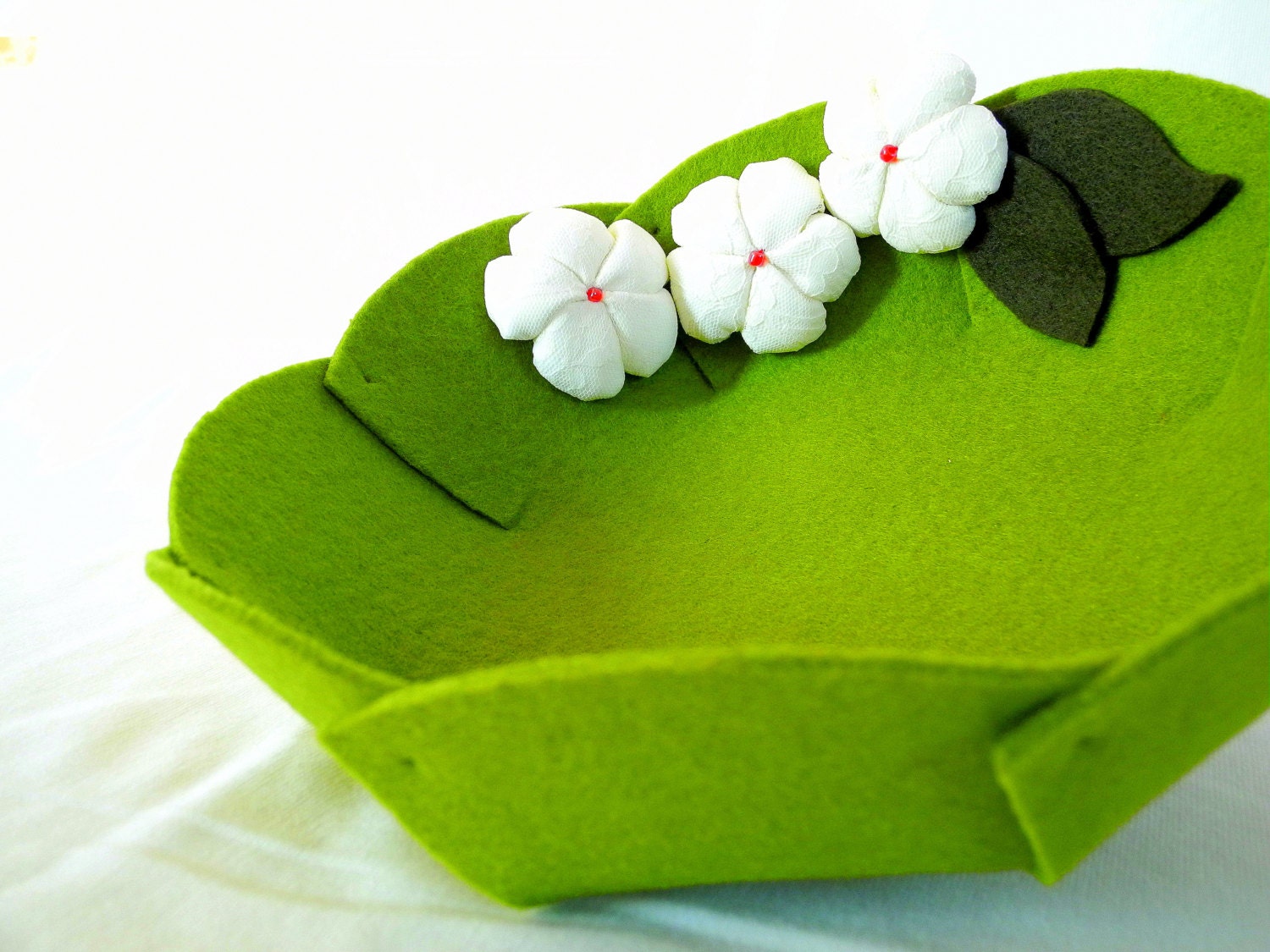 Felt bowl catchall - green fabric flowers daisies - ready to ship