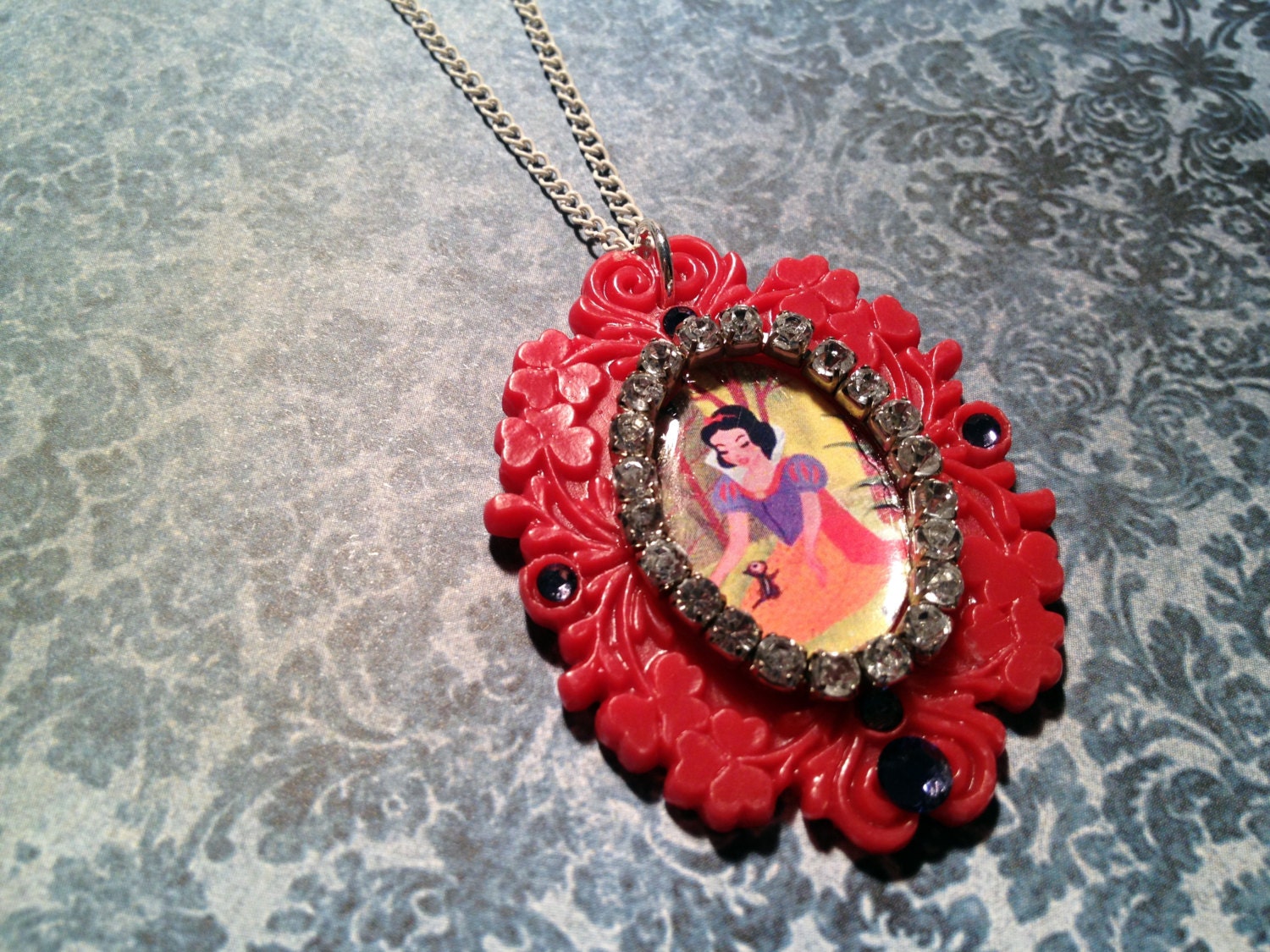 Snow White Rhinestone Pendant Necklace