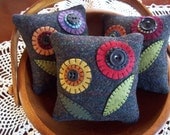 Penny Rug Flowers Bowl Filler Pillow Tucks