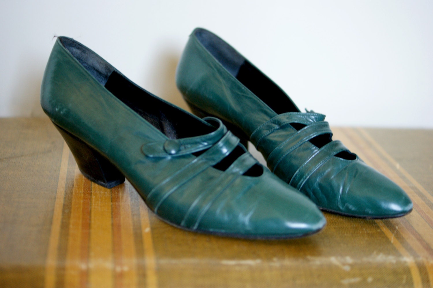 Vintage Ecco Emerald Teal Green Heels size 7