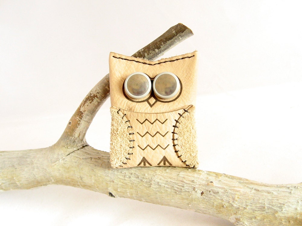 Tan Owl Earbud Case - Leather & Recycled Bicycle Tube