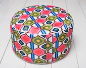 Round Floor Cushion with Handle - Waterproof Vinyl Ripstop Fabric - Outdoor Cushion - Wipeable Cushion -  Retro Print