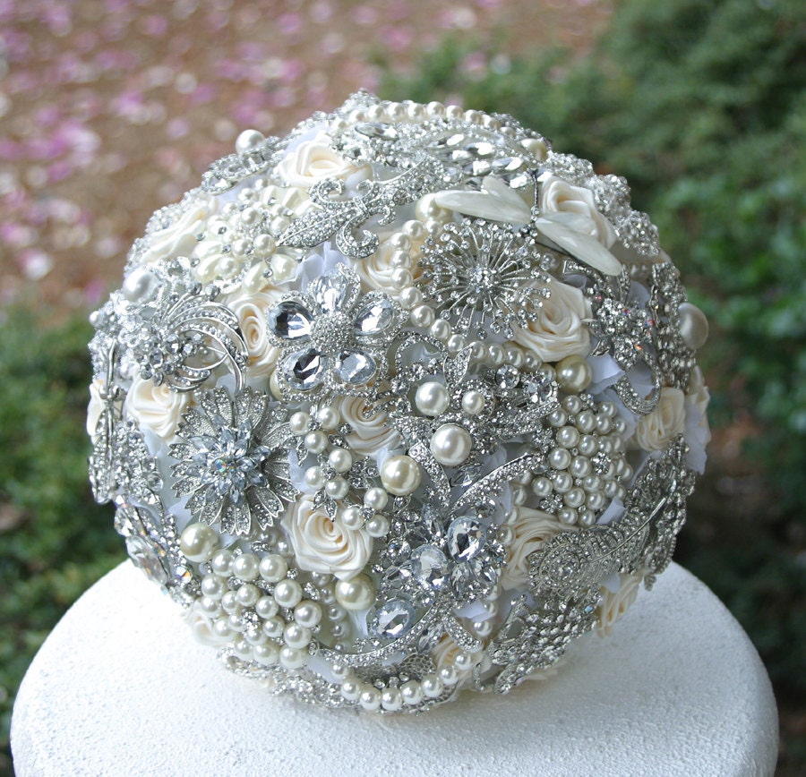 Crystal Brooch Bouquet. Deposit on Heirloom Bouquet. Made to order bouquet. Wedding Broach Bouquet