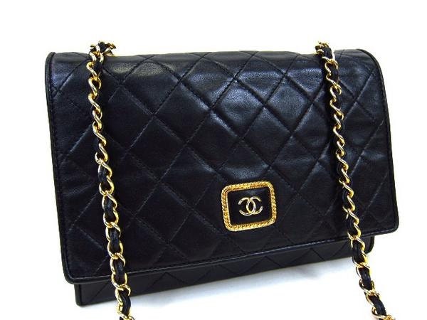 80s rare vintage CHANEL black lambskin gold chain purse. Love the CC logo back in the era.