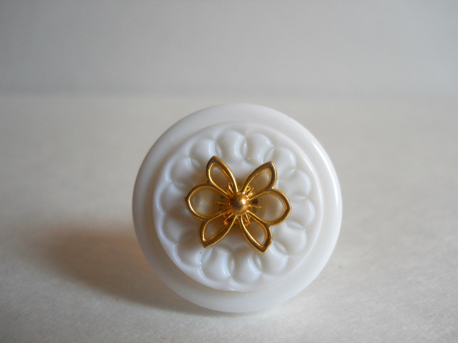 White And Gold Flower Ring