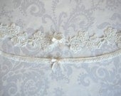 Ivory Lace Garter Set, Toss and Keepsake Garter, Flower Garters with Bows, Venise Lace Garters, Custom